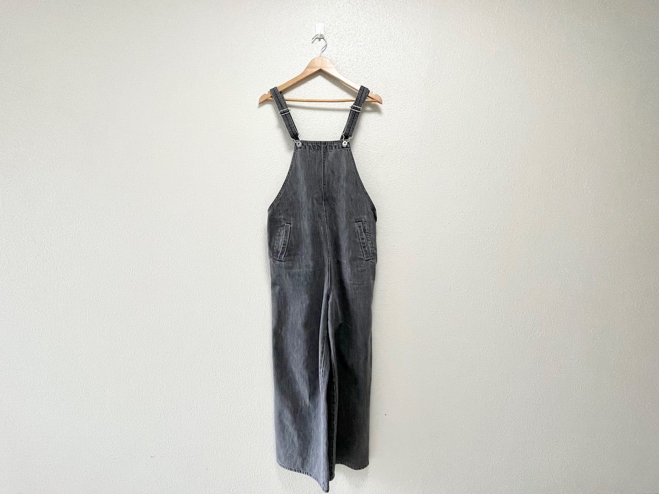 美品　スローブイエナ LE DENIM BARE BK サロペット 25年製 2025SS / SLOBE IENA スローブイエナ LE DENIM BARE BK サロペット