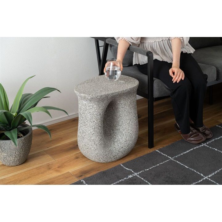 ユニークシルエットテラゾー　サイドテーブル。