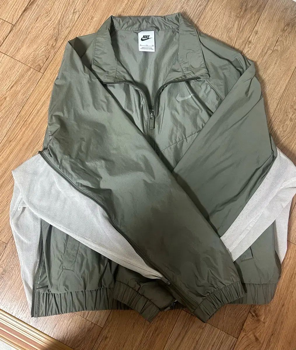 ナイキ　ジュニア　ウィンドブレーカー NIKE（ナイキ） キッズ ウィンドブレーカー 130-160cm 子供服 ジュニア