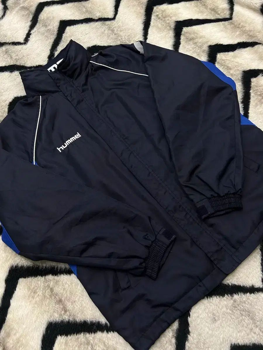 L hummel(ヒュンメル) ウィンドブレーカー/ネイビーブルー - メルカリ