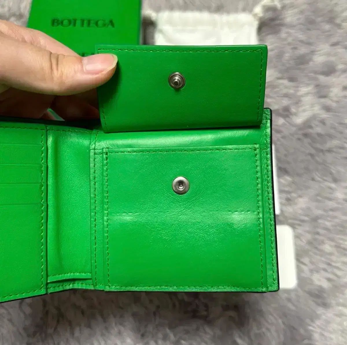 希少✨ボッテガヴェネタ 二つ折り財布 グリーン イントレチャート wホック 希少✨ボッテガヴェネタ 二つ折り財布 グリーン イントレチャート wホック