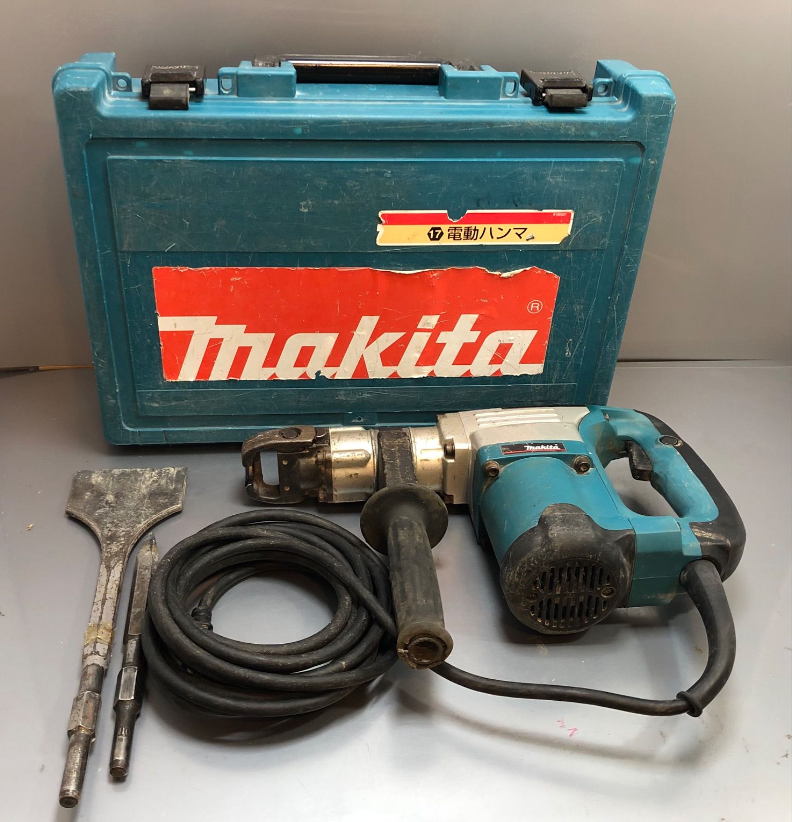 makita 電動ハンマ HM0830 作動品 平ノミ ケース 付属 - メルカリ