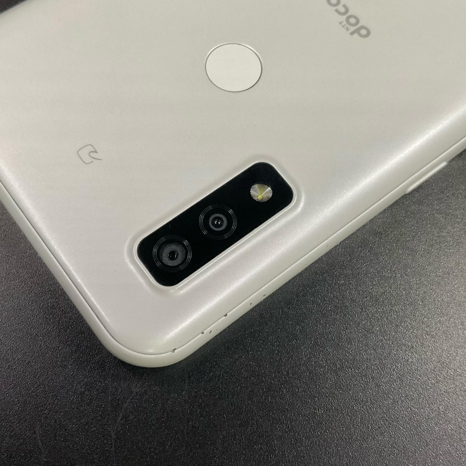 富士通 arrows We 64GB ホワイト docomo SIMフリー F-51B 白ロム 動作