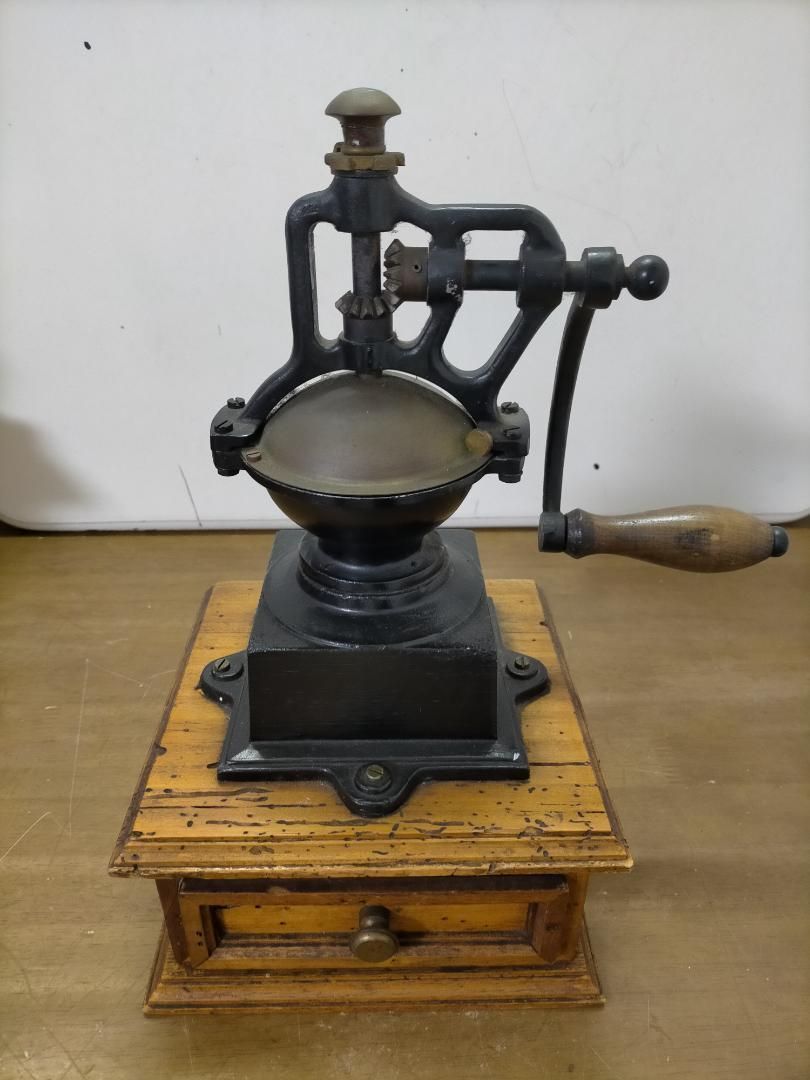 DALIANA】アンティーク 手挽きコーヒーミル・レトロ ・ビンテージ