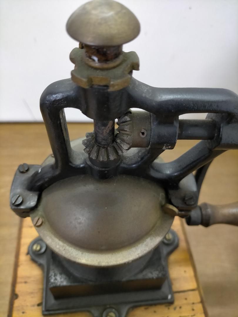 DALIANA】アンティーク 手挽きコーヒーミル・レトロ ・ビンテージ