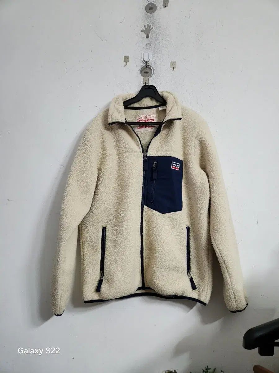 リーバイス アイボリー シェルパ フリース ジャケット