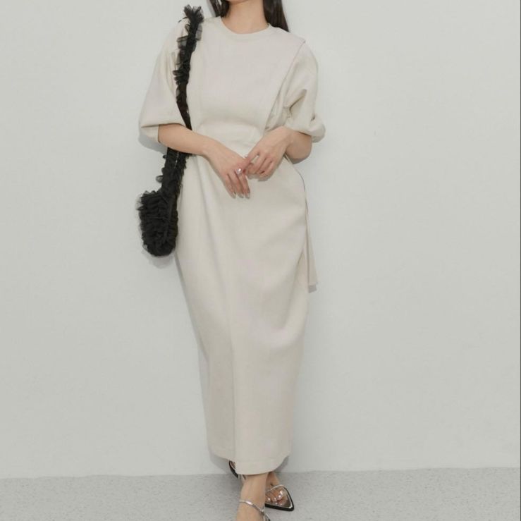 お年玉価格✨アダムエロペ サイドベルトダンボールワンピース - メルカリ