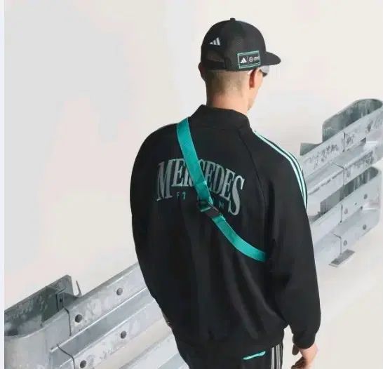f1 メルセデス アディダス ラスベガス トラックジャージ s
