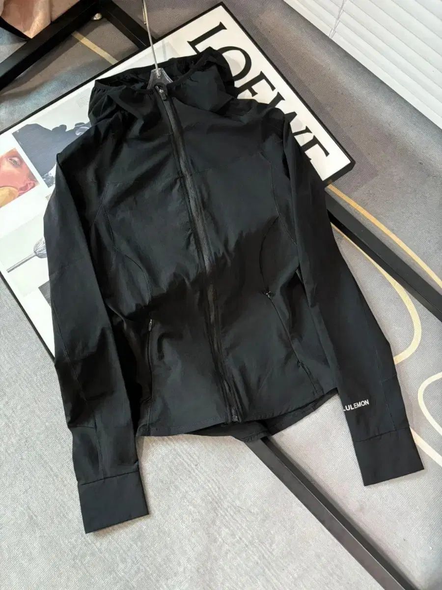 ルルレモン 購入 ウィンドブレーカー 白・ブラック・イェロー 4 6 8