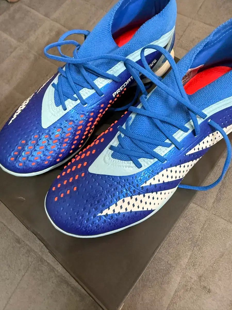 プレデター　キュー アディダス プレデター OH キュー RUSH 1tf 270 - メルカリ