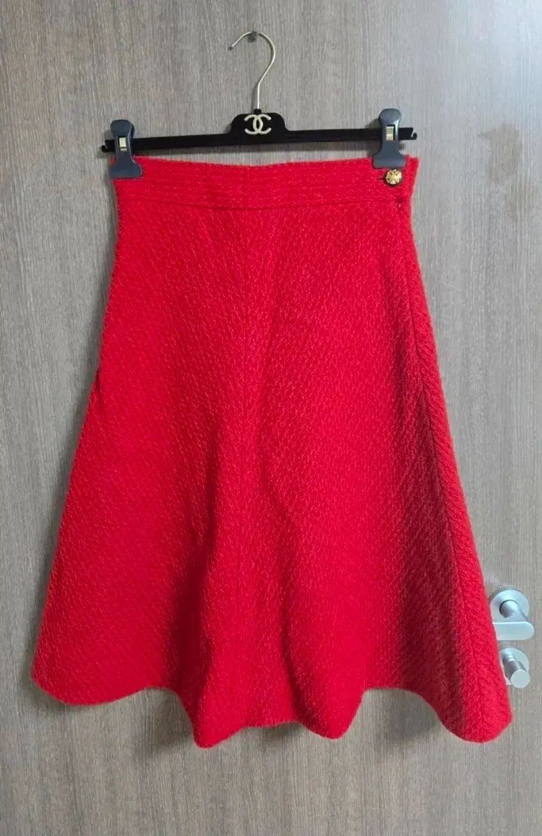 CHANEL レッド ツイード スカート - メルカリ