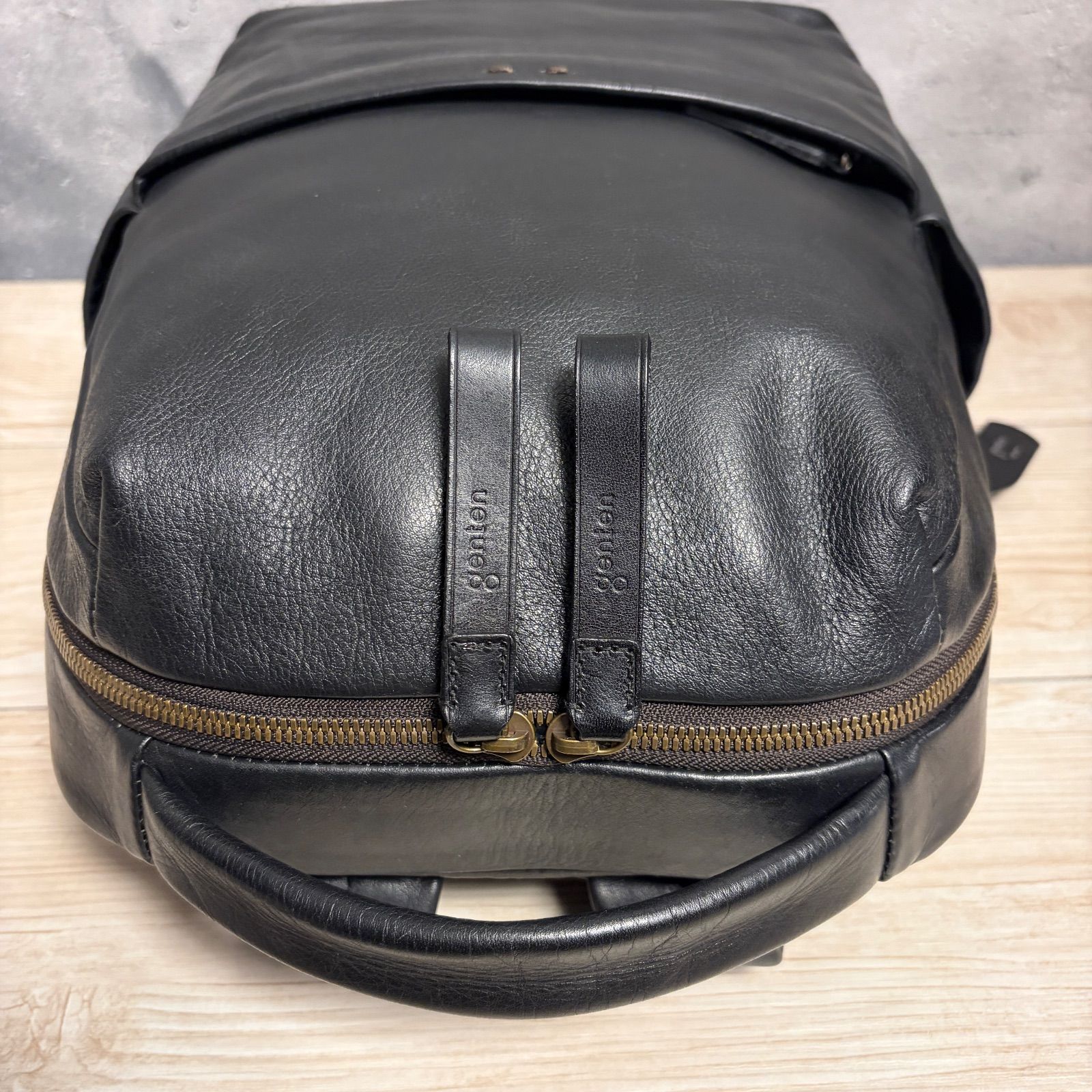 『美 品』genten ブラック レザー リュック型 バックパック ✨genten ゲンテン ニュート レザーリュック ブラック 本革 美品