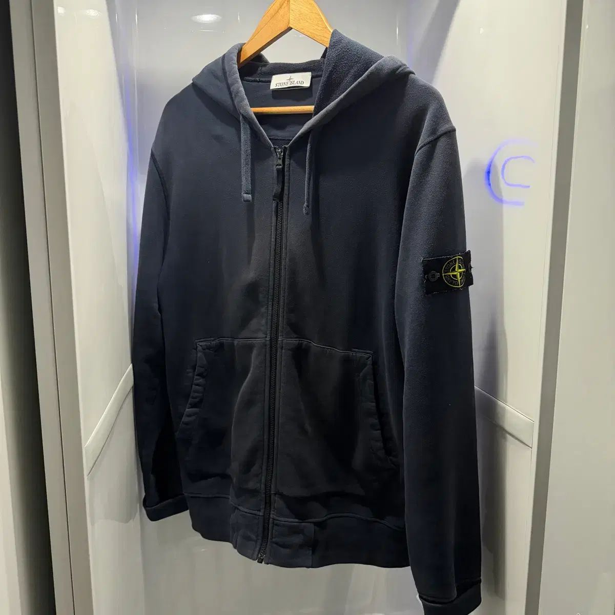 ストーンアイランド STONE ISLAND ジップアップ ブラック フード 