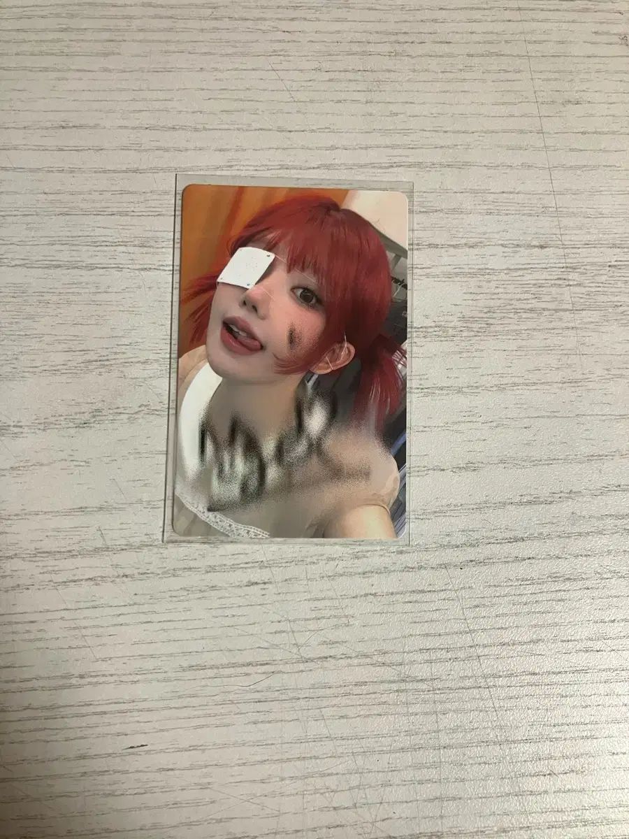 QWER マゼンタ サイン入りトレカ - メルカリ