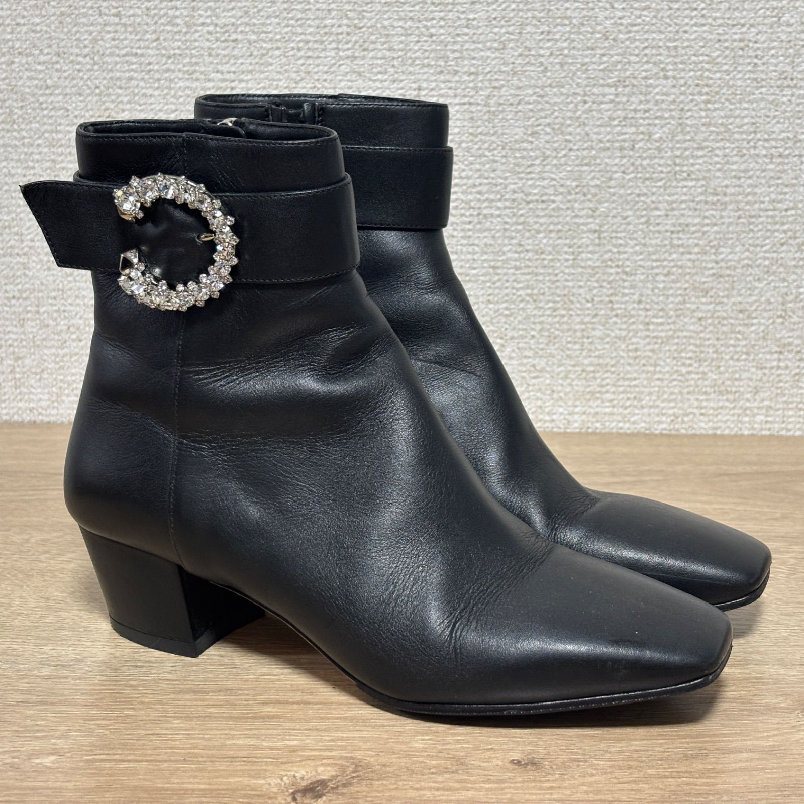 極美品★ JIMMY CHOO ジミーチュウ ショートブーツ ピンヒール 黒 極美品☆ JIMMY CHOO ジミーチュウ ショートブーツ ピンヒール 黒