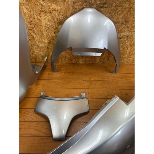 YP 30126]@ホンダ HONDA フォルツァZ MF08-130 後期型 外装カウル