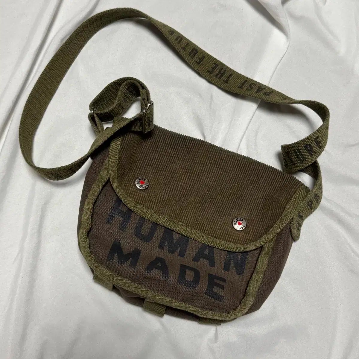 ヒューマンメイド ショルダーバッグ オリーブ バッグ - メルカリ