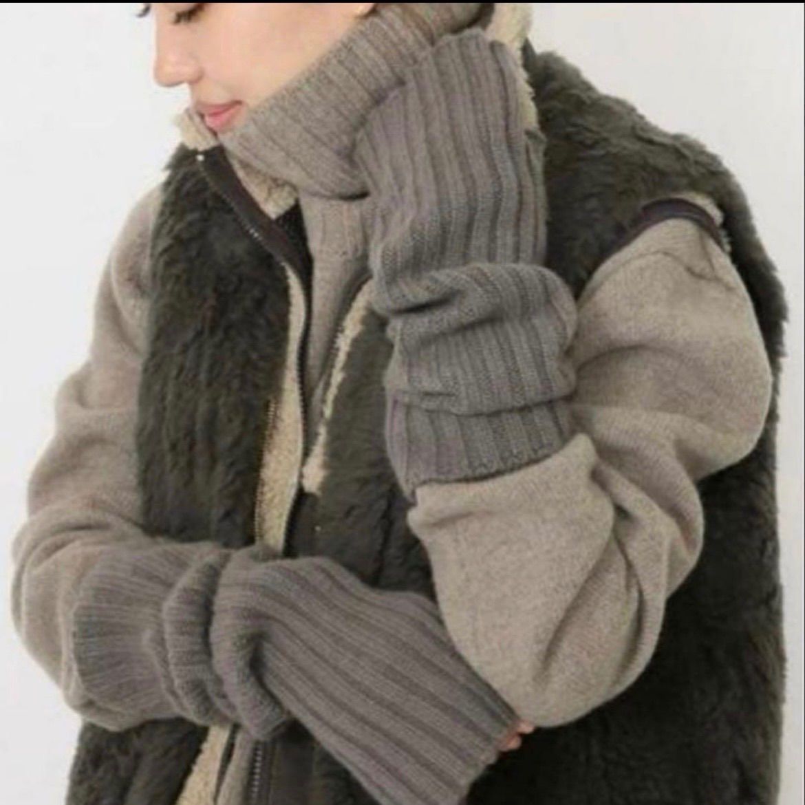 新品 Deuxieme Classe CARIAGGI カシミヤアームウォーマー - メルカリ