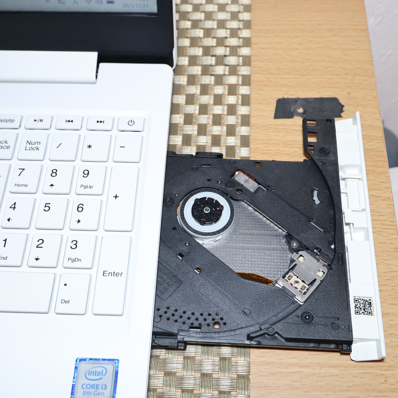 人気の白Win11公式対応8世代i3/メ8/SSD+HDD/無線/FHD/カメラ - メルカリ