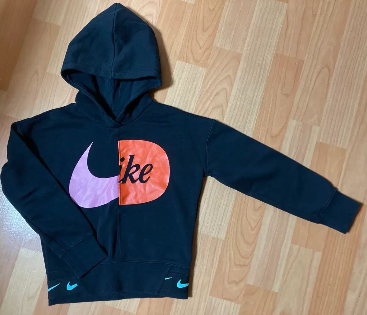 安い Nike Kids(ナイキキッズ) 女の子 裏起毛パーカー 130サイズ Tシャツ