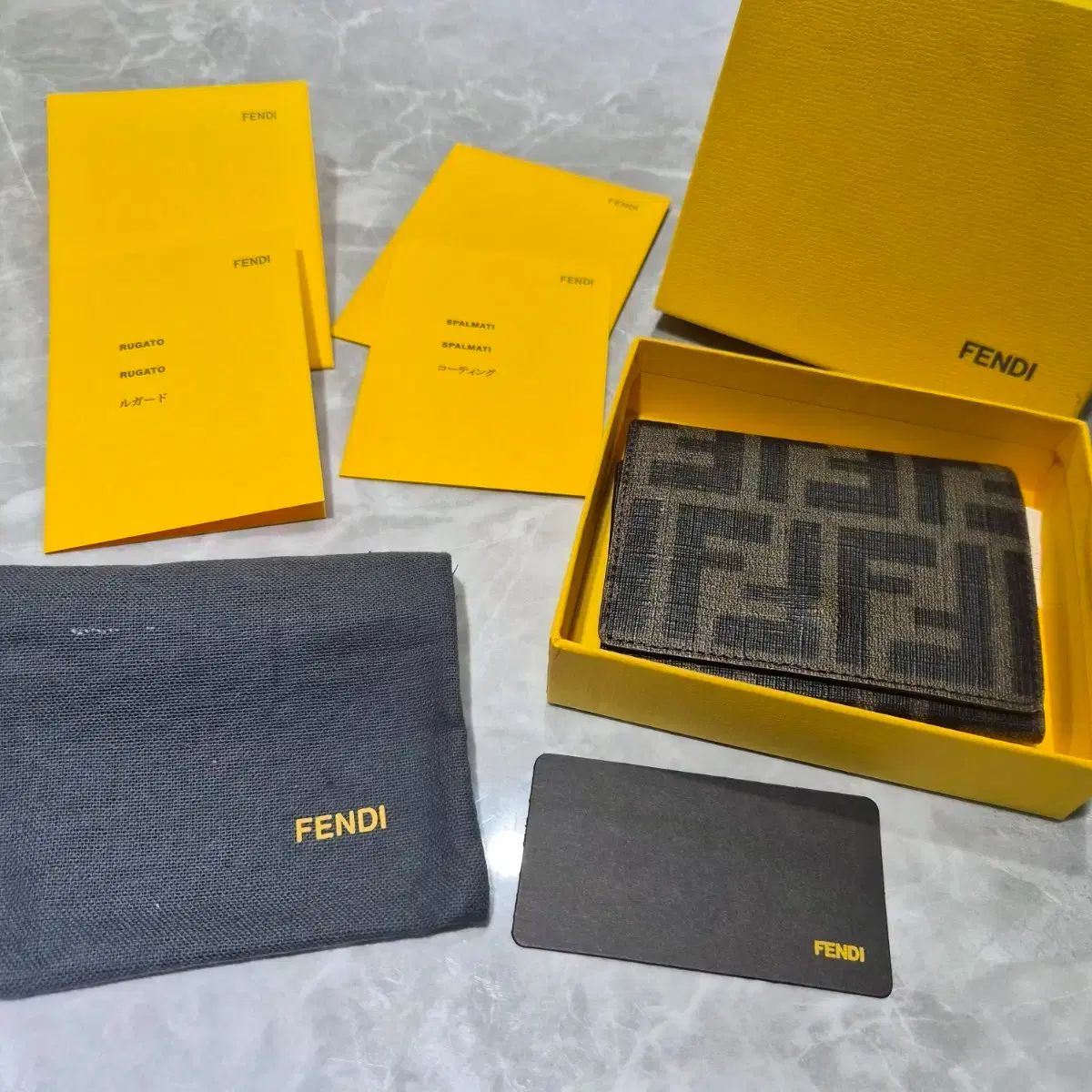 FENDI フェンディ カードウォレット FFロゴ 名刺ケース - メルカリ