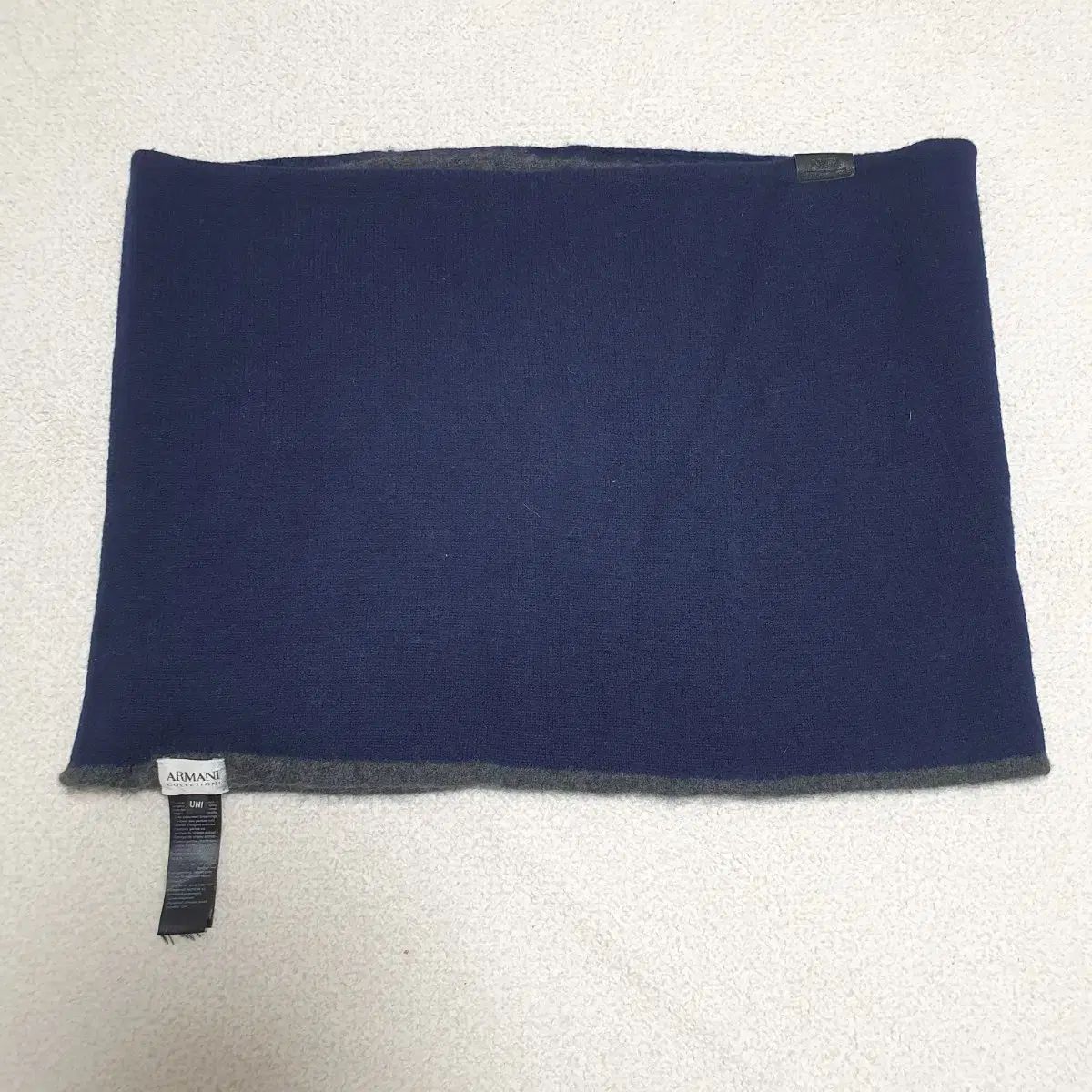 アルマーニ コレッツォーニ カシミア ネックウォーマー (ユニセックス)