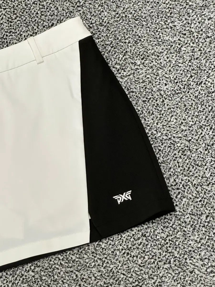 PXG 白/ブラック レディース ゴルフ スカート - メルカリ