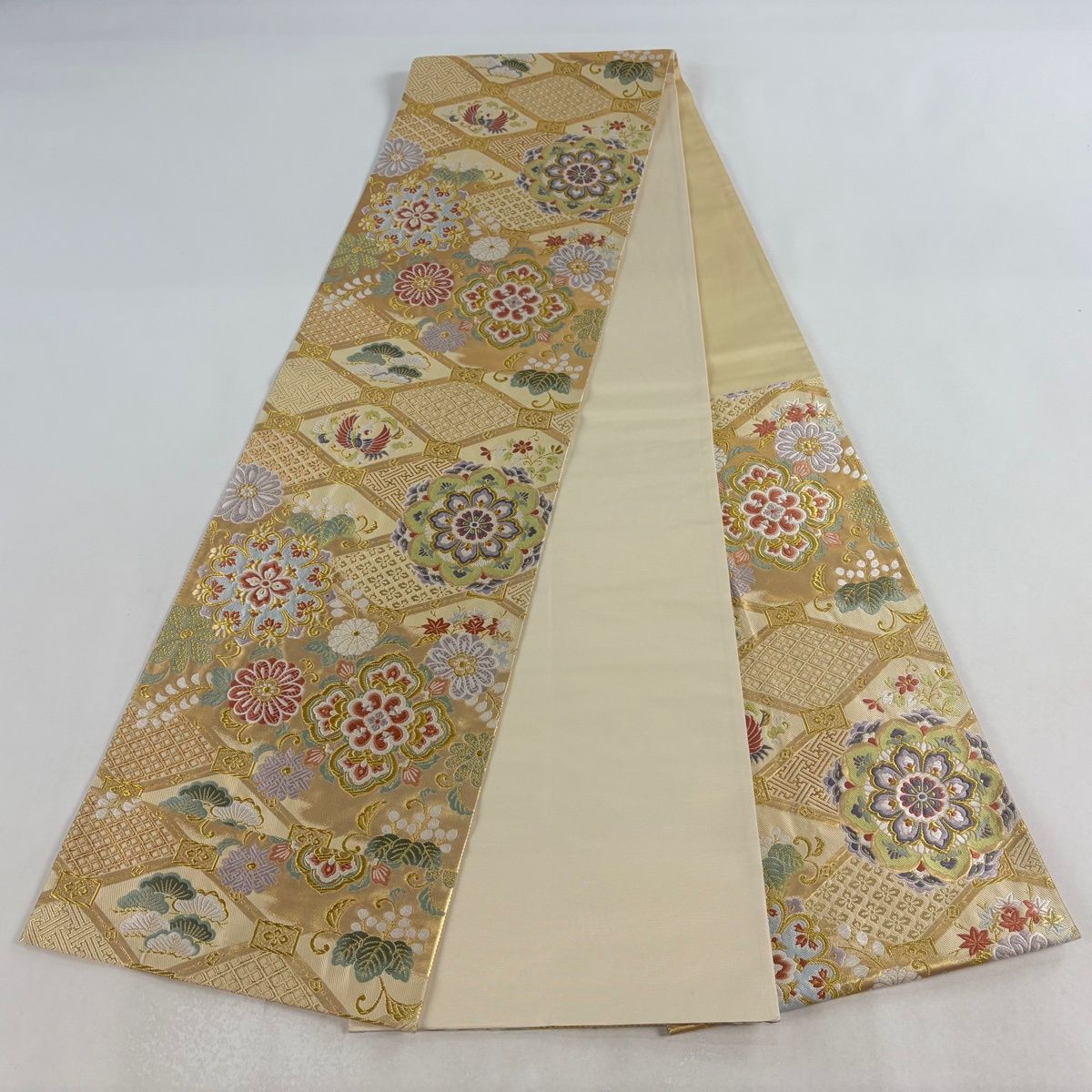 逸品 唐織 能衣唐草文 正絹六通柄袋帯 古典柄 花菱蔓唐花 金糸 訪問着 帯締付 楽天市場】平和屋着物◎六通柄袋帯 唐織 舞蝶花唐草文 黒地 金銀糸