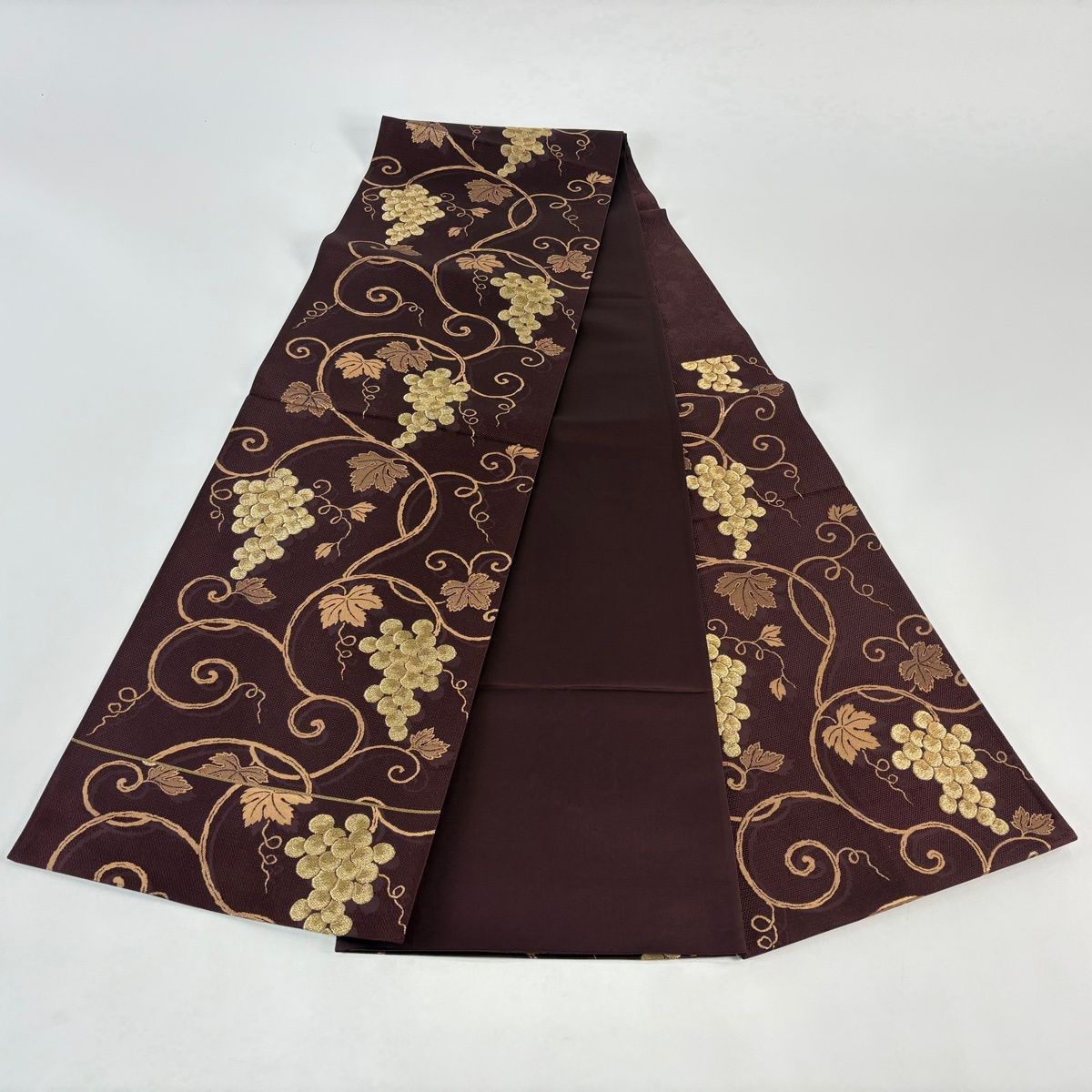 ⑦①⑥葡萄唐草 袋帯 六通 正絹 茶系 美品】 袋帯 秀品 葡萄唐草 金糸 箔 茶色 六通 正絹 【中古】 - メルカリ