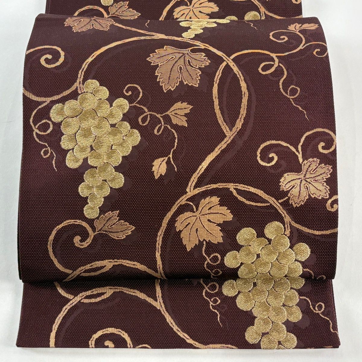 美品】 袋帯 秀品 葡萄唐草 金糸 箔 茶色 六通 正絹 【中古】 - メルカリ