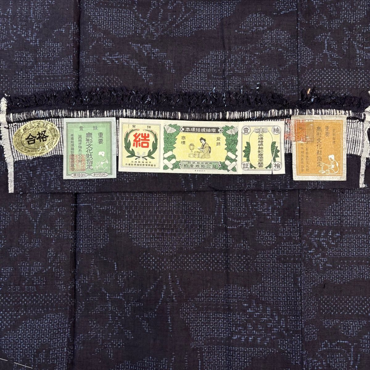 美品】 結城紬 身丈160cm 裄丈62.5cm S 袷 本場結城紬 証紙 人物 雲文