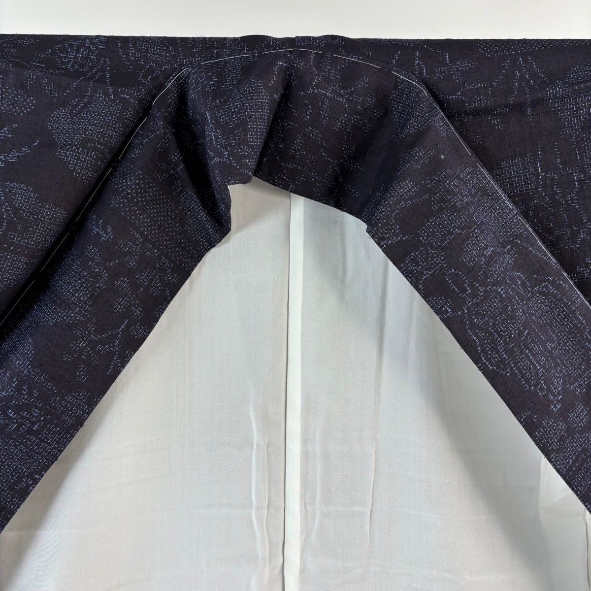 美品】 結城紬 身丈160cm 裄丈62.5cm S 袷 本場結城紬 証紙 人物 雲文