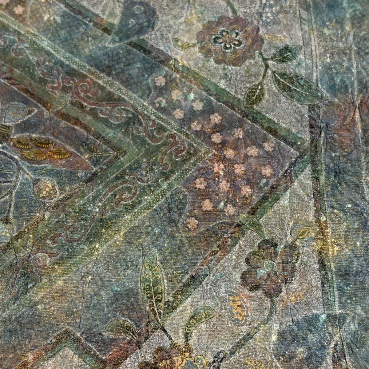 たかびっちNo.2728 正絹大島紬地幾何学絞り袋帯　証紙　美品 美品】 袋帯 秀品 証紙 大島紬地 草花 金銀彩 絞り 灰紫 お太鼓柄 正絹