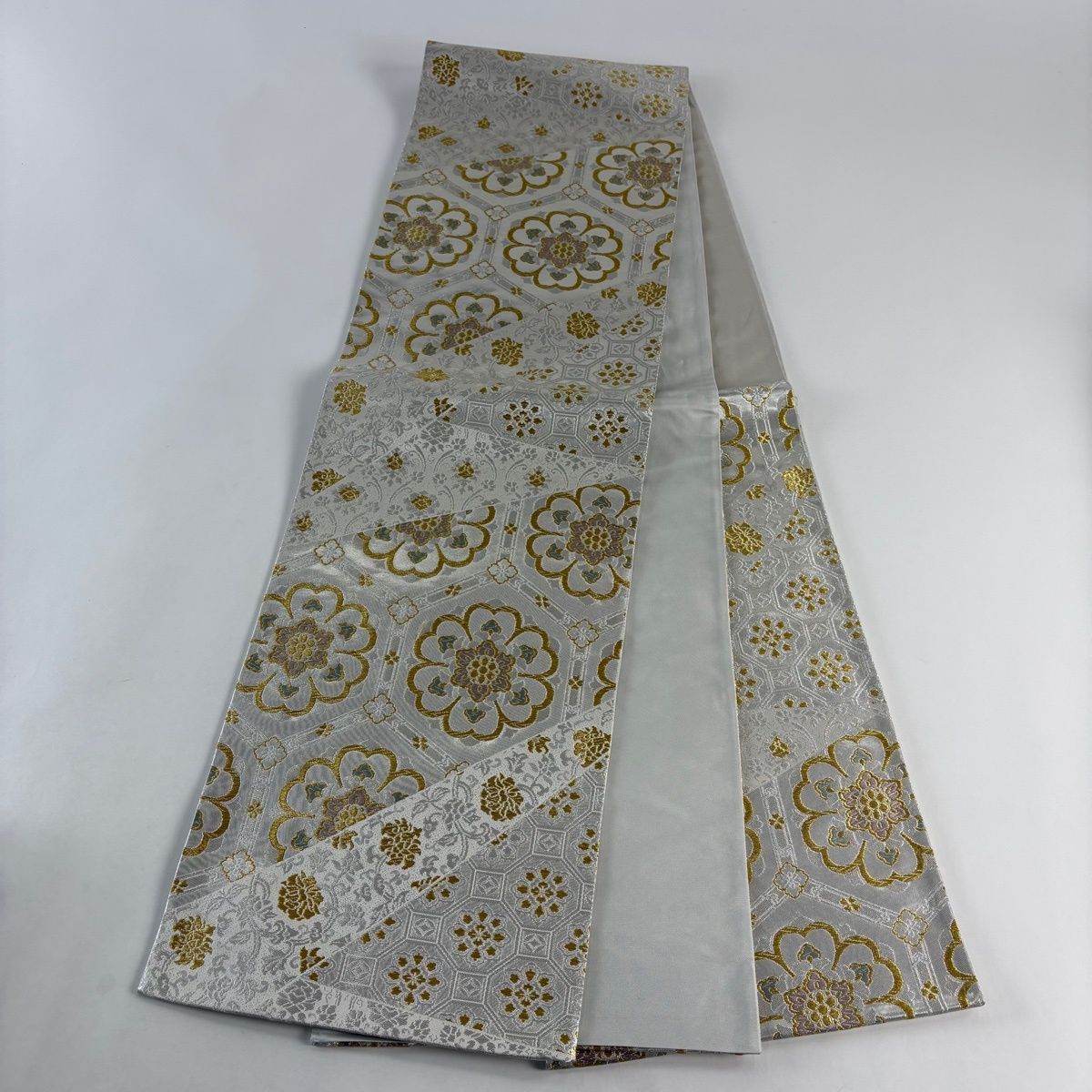 美品】 袋帯 秀品 華文 亀甲 金銀糸 箔 銀色 六通 正絹 【中古