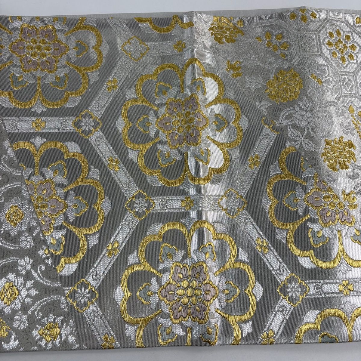 美品】 袋帯 秀品 華文 亀甲 金銀糸 箔 銀色 六通 正絹 【中古