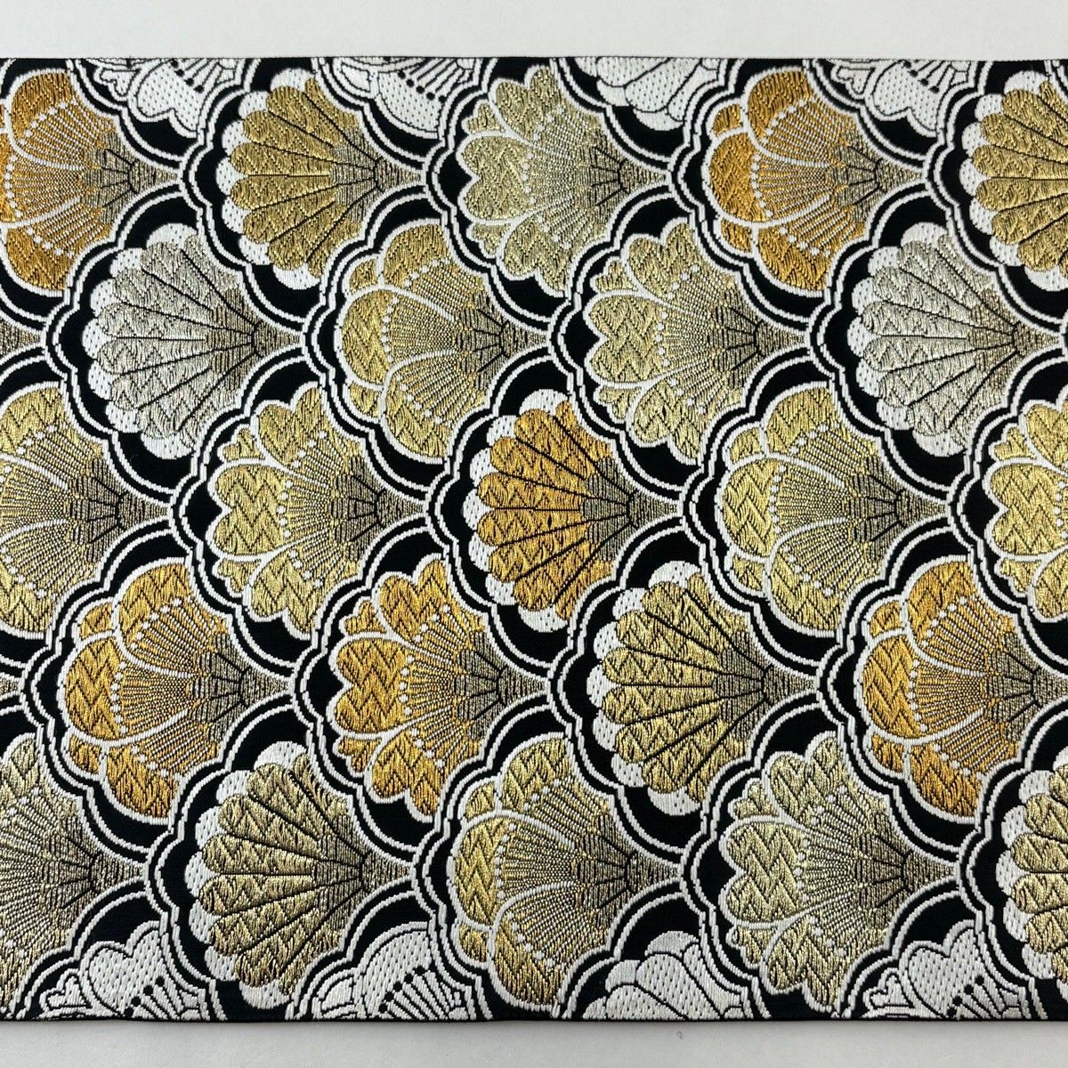 美品】 袋帯 名品 菊青海波 金糸 唐織 黒 六通 正絹 【中古】 - メルカリ