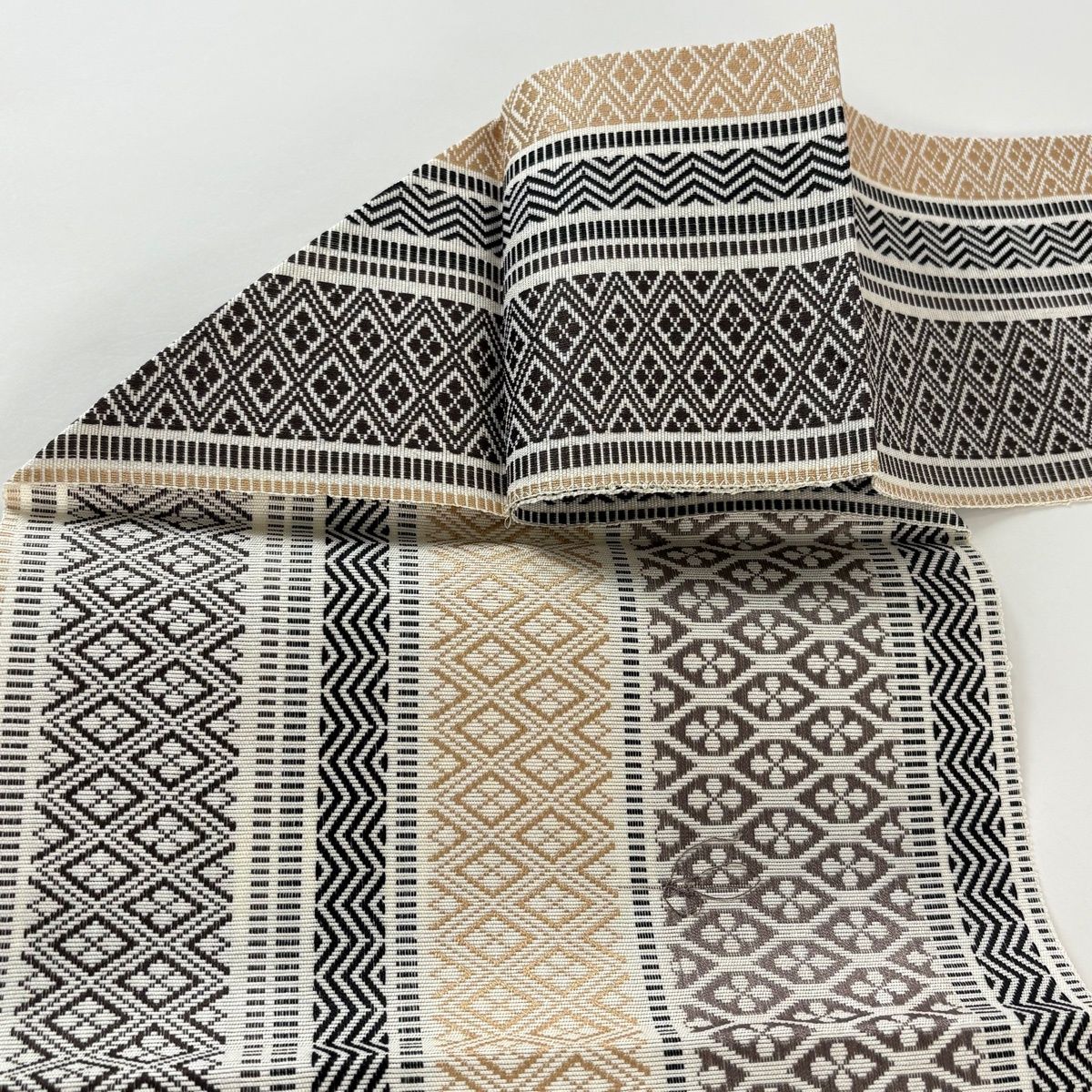 美品】 名古屋帯 優品 八寸名古屋帯 松葉仕立て 縞 幾何学 クリーム