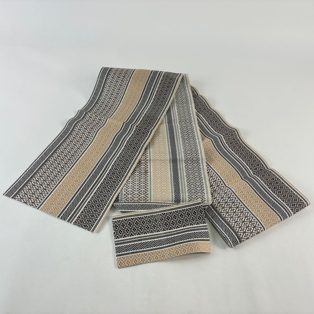 美品】 名古屋帯 優品 八寸名古屋帯 松葉仕立て 縞 幾何学 クリーム