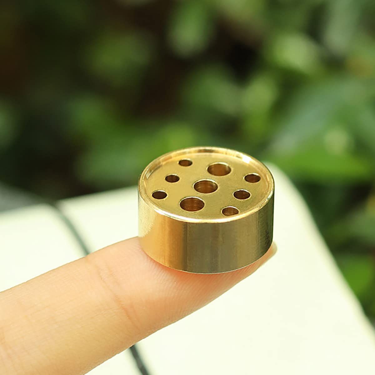 お香立て 真鍮 円筒形 ミニお線香立て 可愛い お線香立て お墓用 仏壇用線香立て 耐久性 線香立て 使いやすい コンパクト 持ち運び便利 瞑想 書斎 ヨガ館用 ゴールド