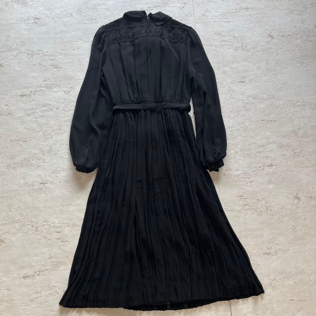 昭和レトロ ブラックプリーツワンピース｜レース×リボンタイの上品 
