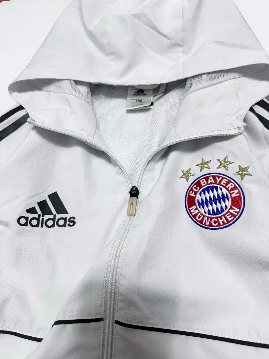 アディダス FCバイエルン・ミュンヘン 白 ウィンドブレーカー - メルカリ