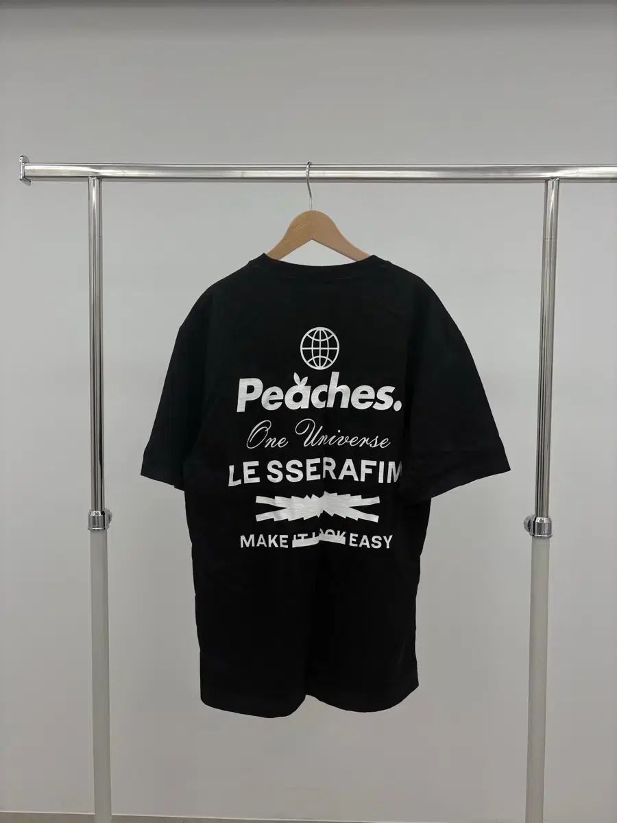 LE SSERAFIM（ルセラフィム） Peaches コラボ Tシャツ ブラック L
