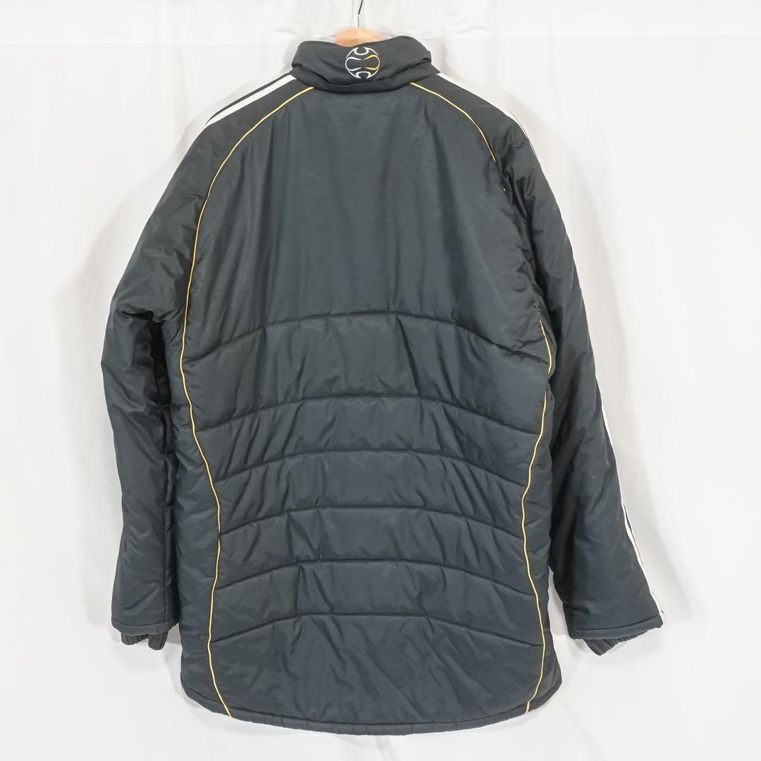 人気☆アディダス レアルマドリード 刺繍 中綿入り ジャケット L ネイビー adidas レアル・マドリード チームダウンジャケット ワンポイントロゴ