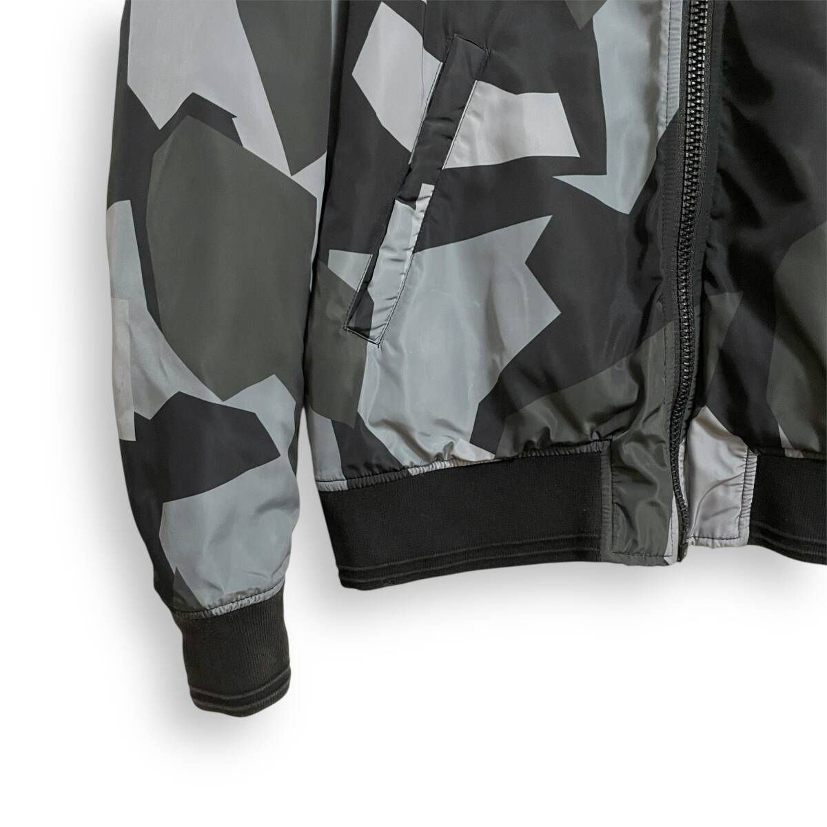 R2565/ DIESEL ディーゼル MA-1 ボンバージャケット カモフラ 迷彩