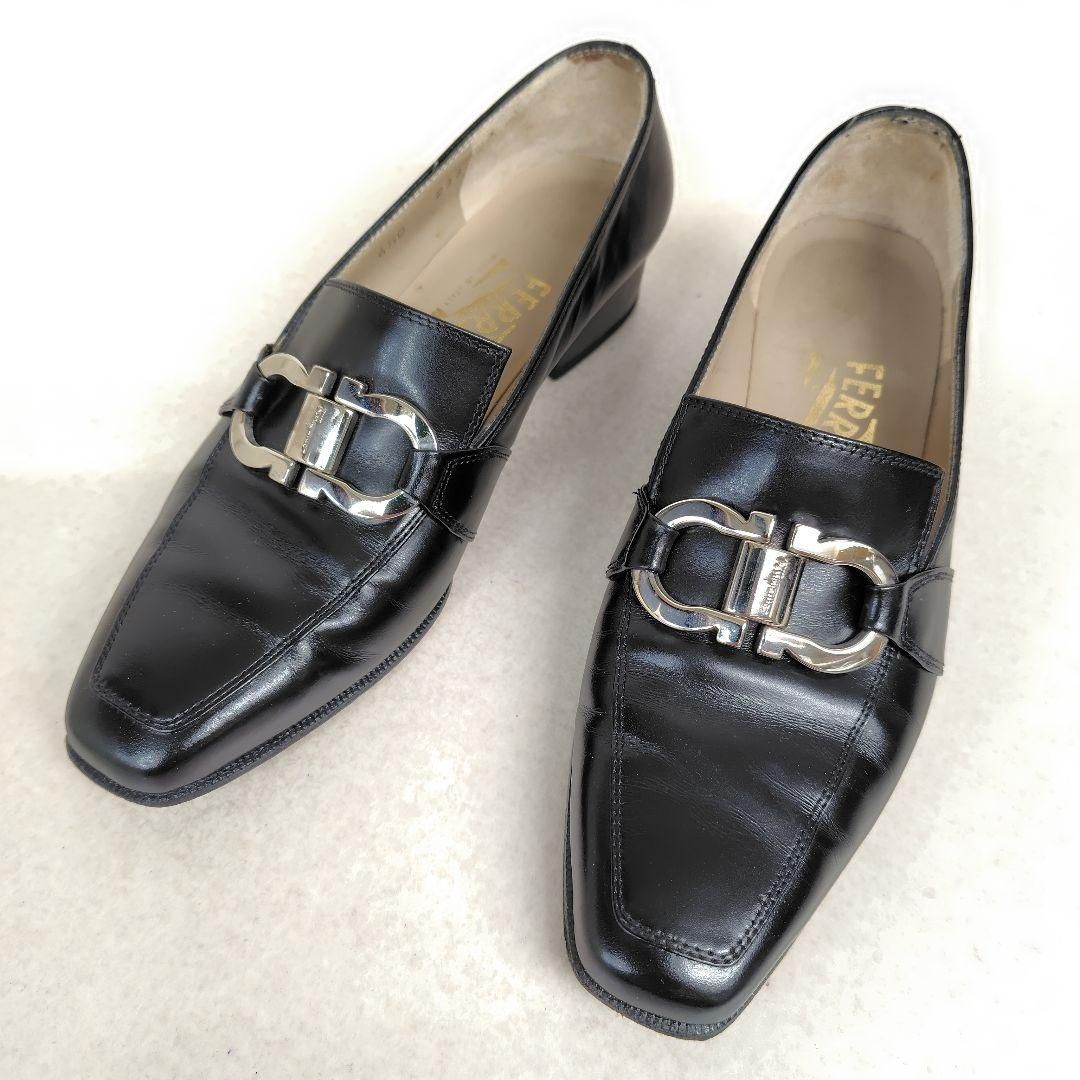 ほぼ新品 サルヴァトーレフェラガモ 4 21.5 レザー ローファー ガンチーニ Ferragamoローファー