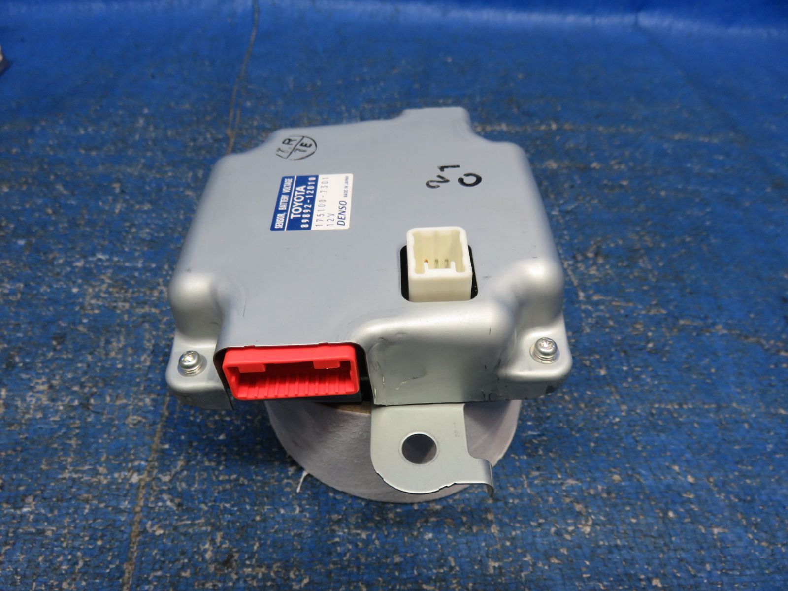 LA8132* 動作OK トヨタ 80系 ノア/ヴォクシー ZWR80W ハイブリッド