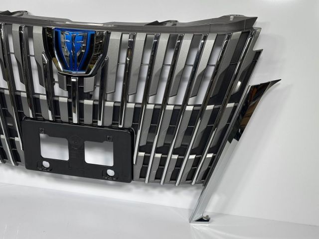 美品低走行 エスクァイア HV ZWR80G 後期 純正 フロントグリル