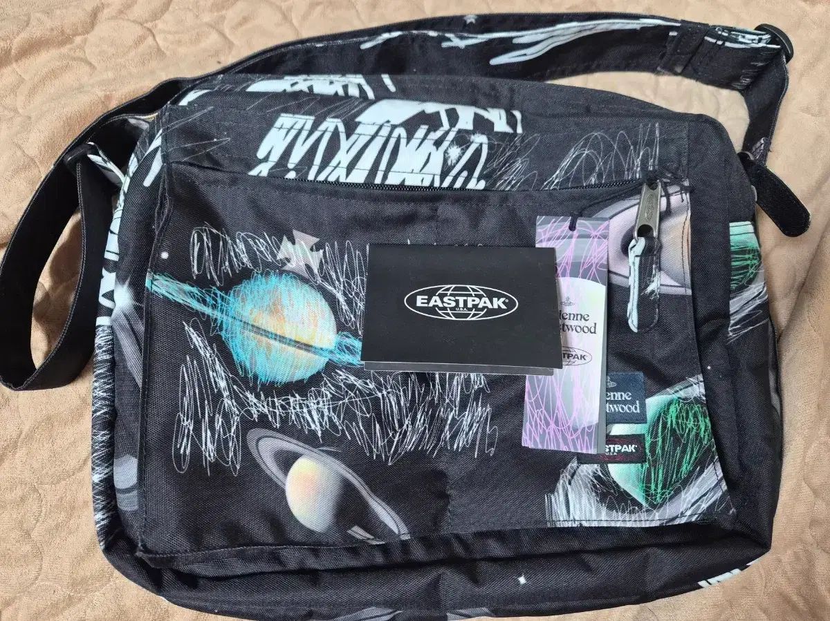 得価，HOT VIVIENNE WESTWOOD x EASTPAK クロスバック メッセンジャーバッグ