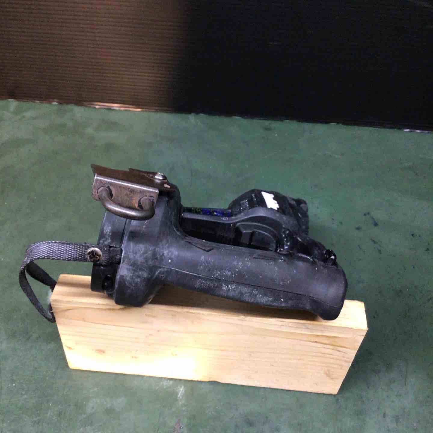 コードレススクリュードライバー