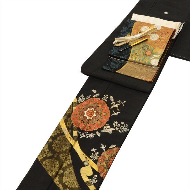 中古】 黒留袖 袋帯 正絹 比翼付き 金駒刺繍 身丈165cm L 裄66cm 黒色